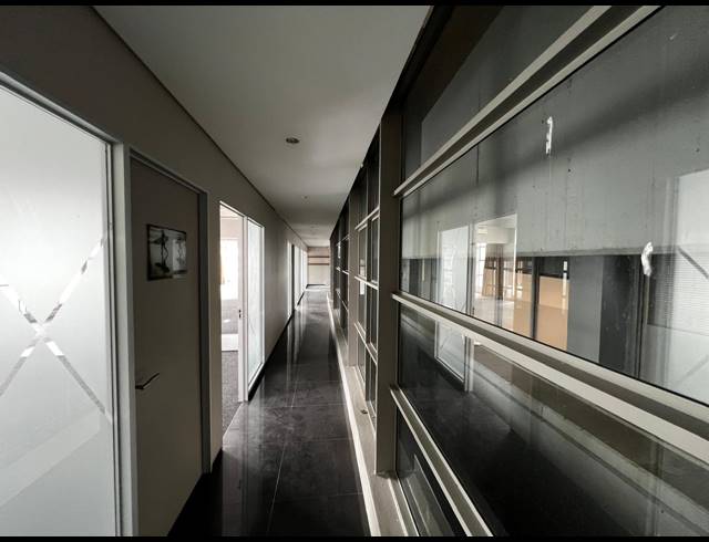 343M² OFFICE TO LET IN WOODSTOCK